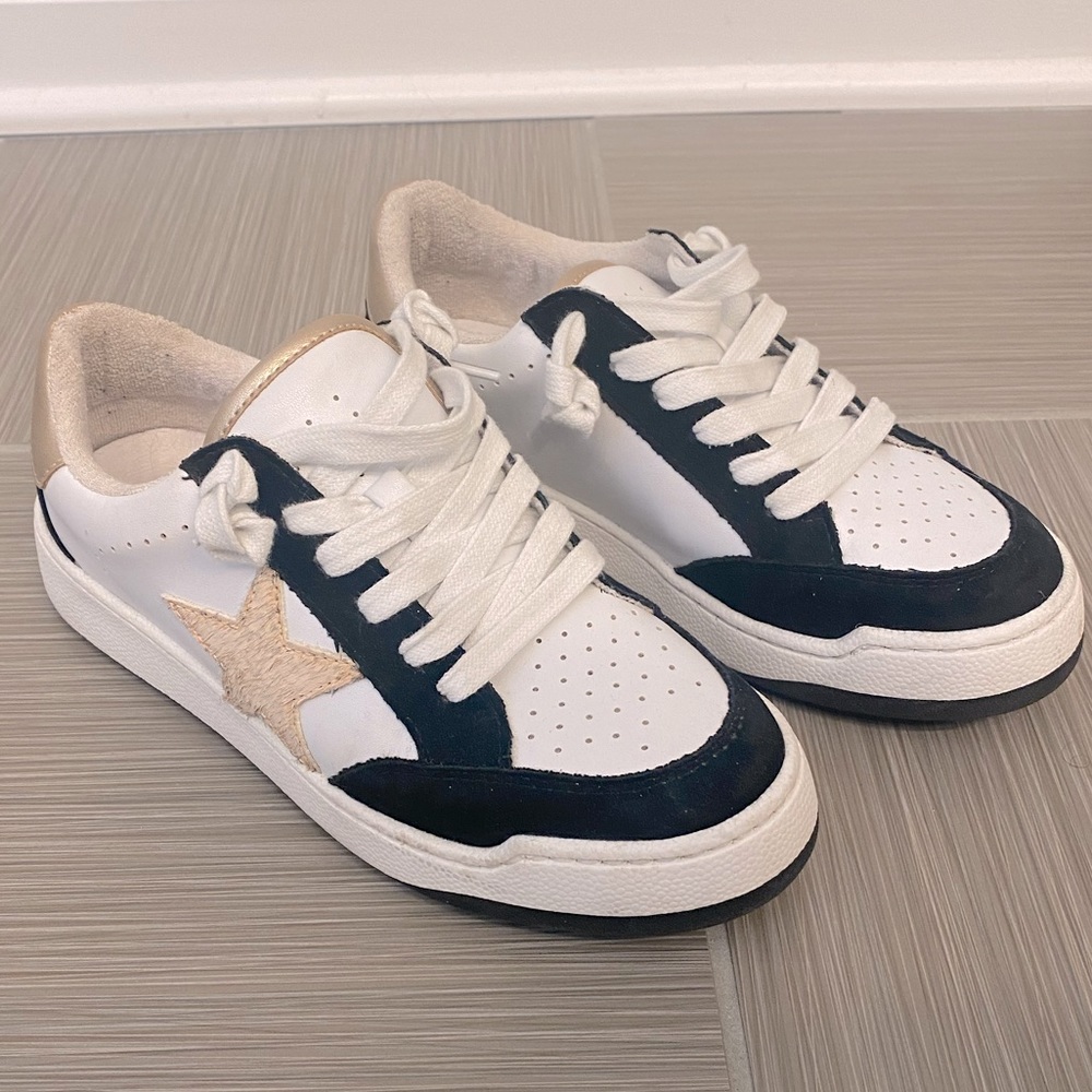 Star Sneakers Size 6.5 by Steve Madden